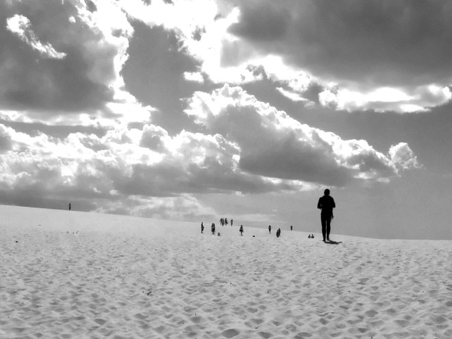 walking-in-the-desert-1405891